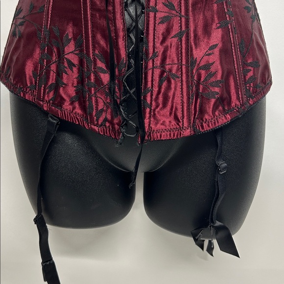 Burgundy Corset Black tie Detailing victoria’s Secret size medium y2k garter - Picture 3 of 8